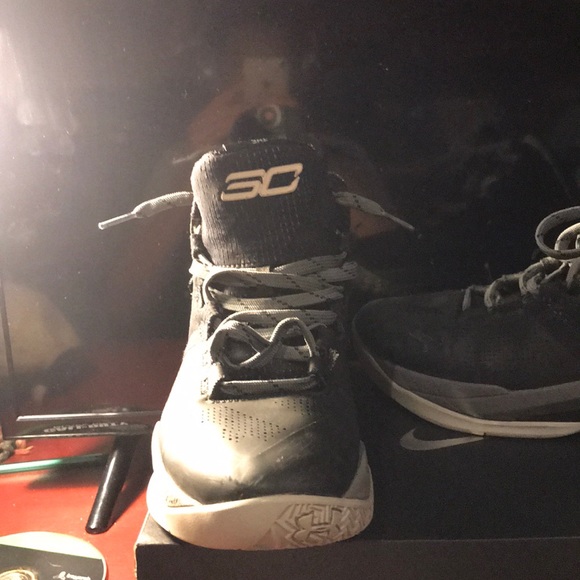 curry 2’s ($65)(size 5.5y)(UK 5)(EUR 38) - Picture 1 of 3